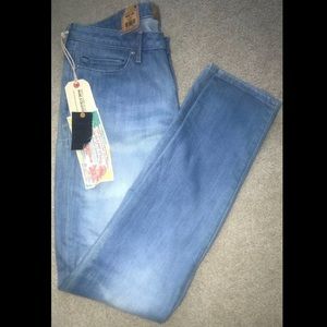 Women's Levi’s pins skinny jeans size 32 NWT